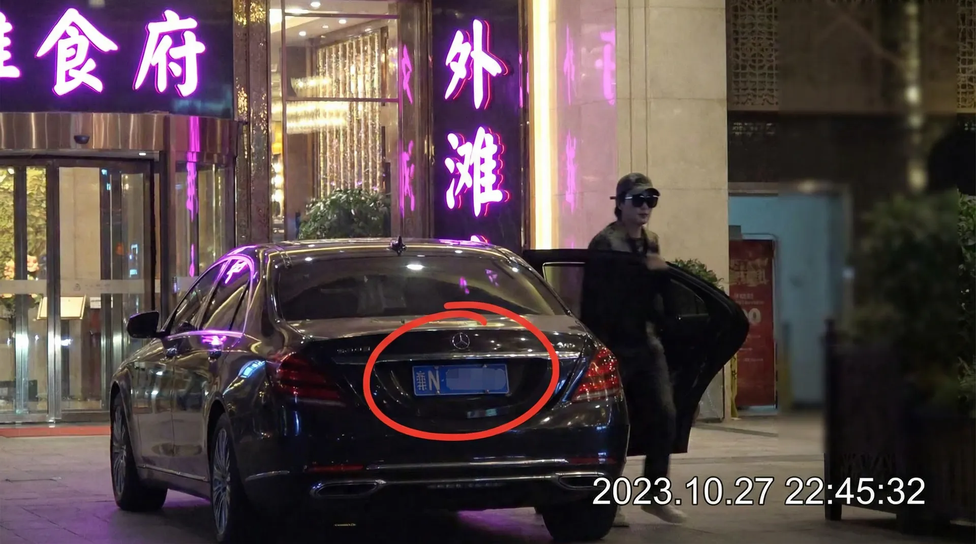 bwin体育网址 - 豪车餐厅外偷拍